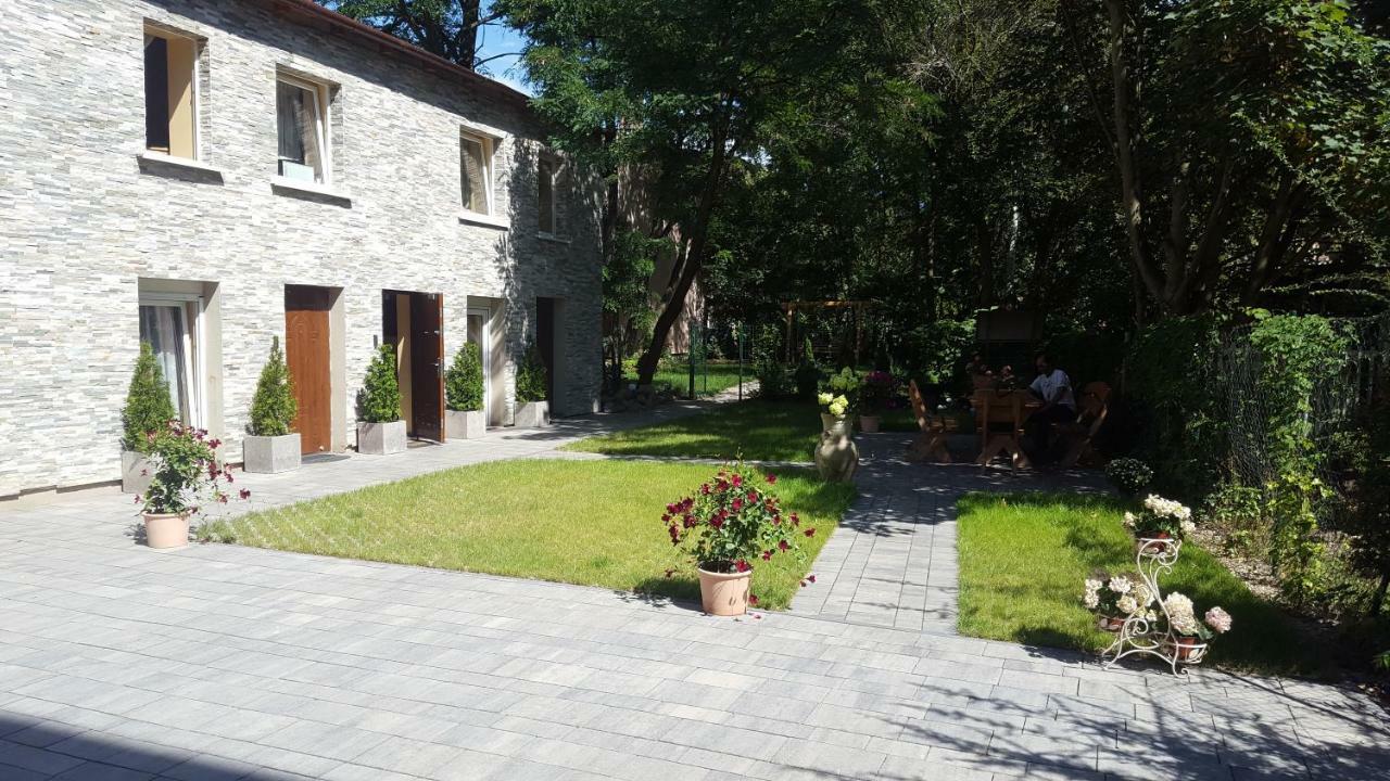 Pension 11 Apartments By Lorenc Берлін Екстер'єр фото