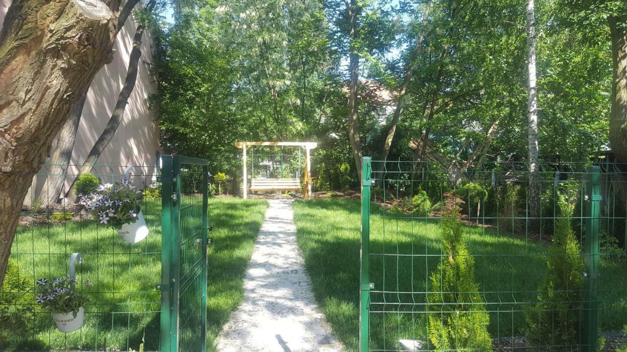 Pension 11 Apartments By Lorenc Берлін Екстер'єр фото